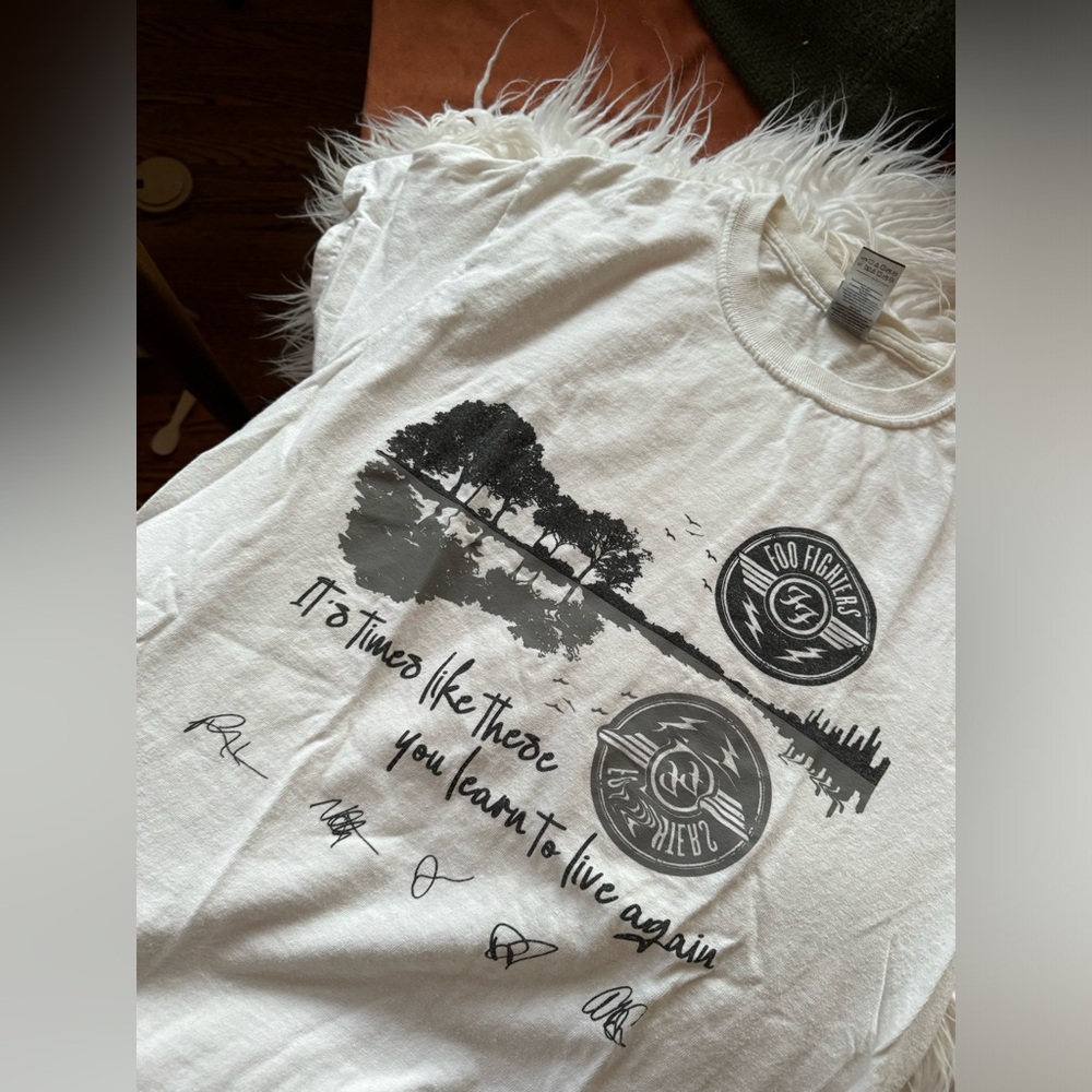 🎸 Foo Fighters Tshirt - Picture 5 of 5
